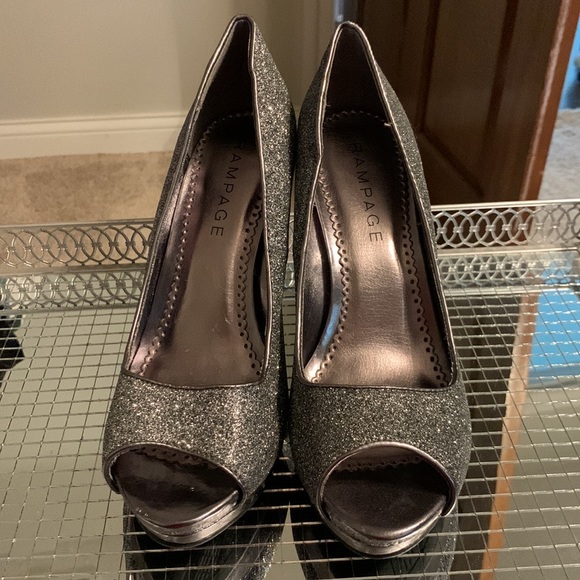 BNWOT Rampage dark grey glitter peel toe pumps size 9 - Picture 2 of 5